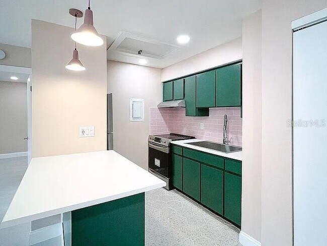Foto del edificio - 708 Angelina Ln