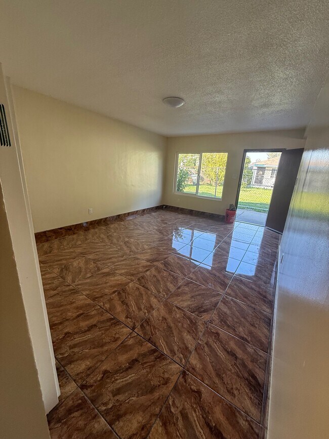 Foto del edificio - 7130 Newell St