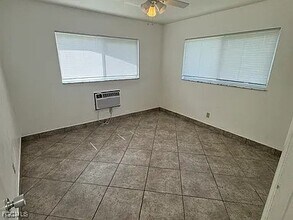 Building Photo - 4956 Viceroy St