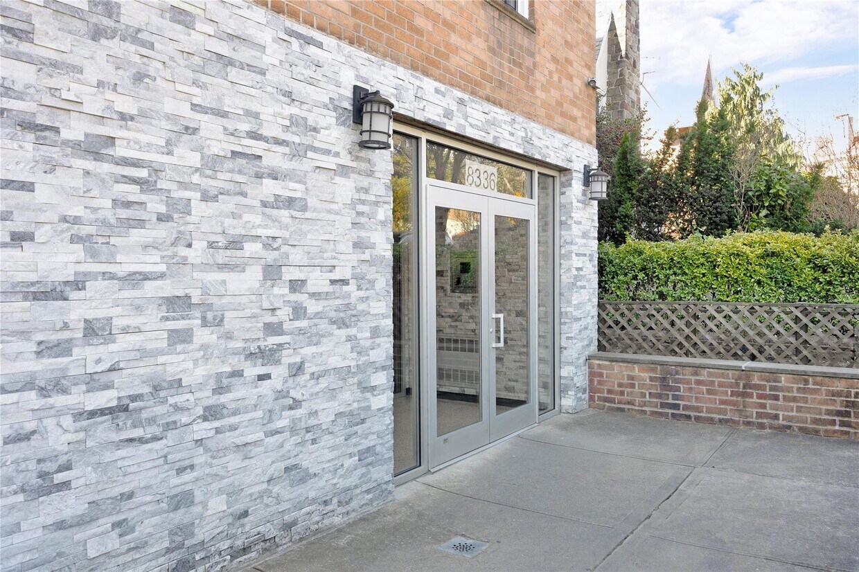 Foto principal - 83-36 Beverly Rd
