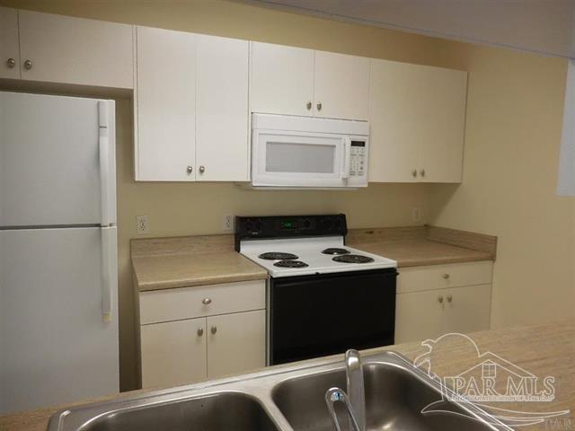 Foto del edificio - 6879 Kapok Dr