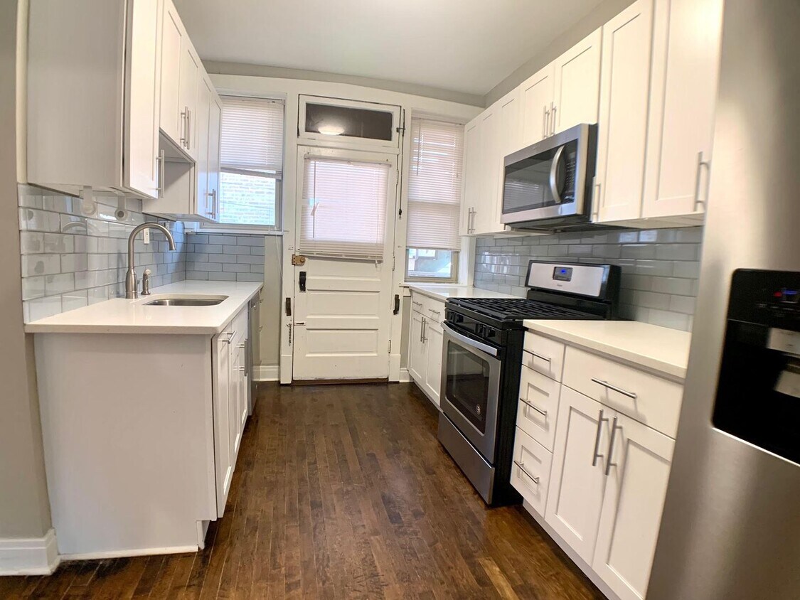 Primary Photo - 2 bedroom 1 bathroom condo for rent!!!!!