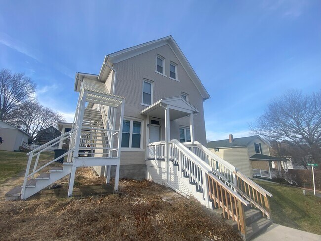 Building Photo - 213 Franklin St