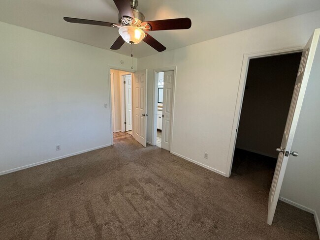 Foto del edificio - Three Bed 1 Bath Home in Broken Arrow with Shed