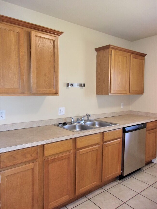 Foto del edificio - 3 BED 2 BATH 2 CAR GARAGE HOME- NW OKC