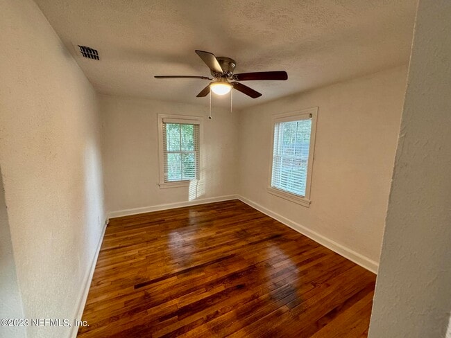 Foto del edificio - 4415 St Johns Ave
