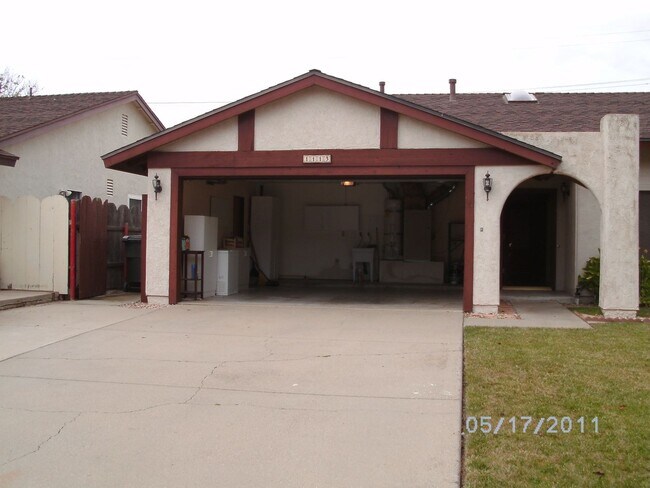 Building Photo - 1113 W. Hickory Avenue