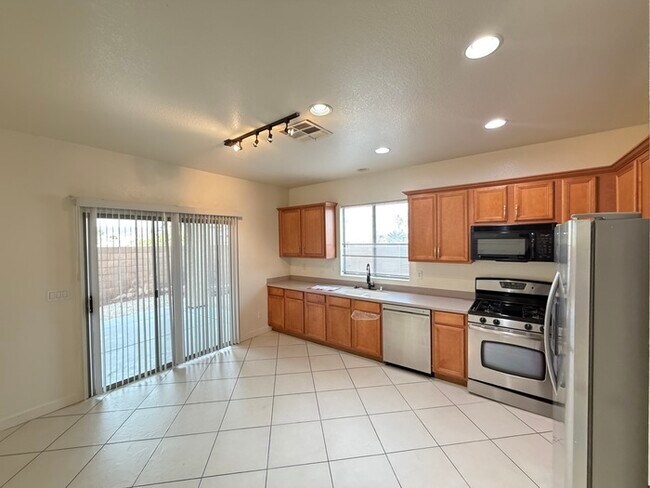 Foto del edificio - This proeprty has been shown before and will be leased to the first qualified applicant. To sched...