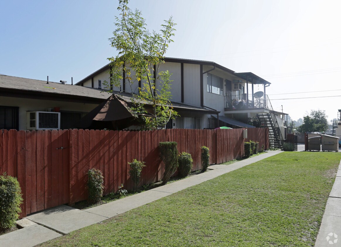 Building Photo - 1235 W Rosewood Ct
