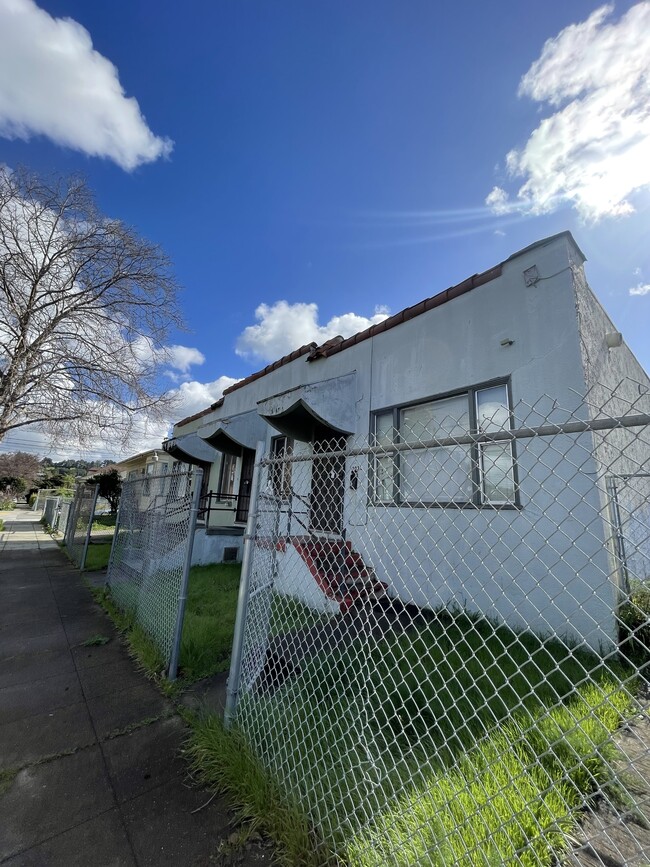 Building Photo - 2034 92nd Ave