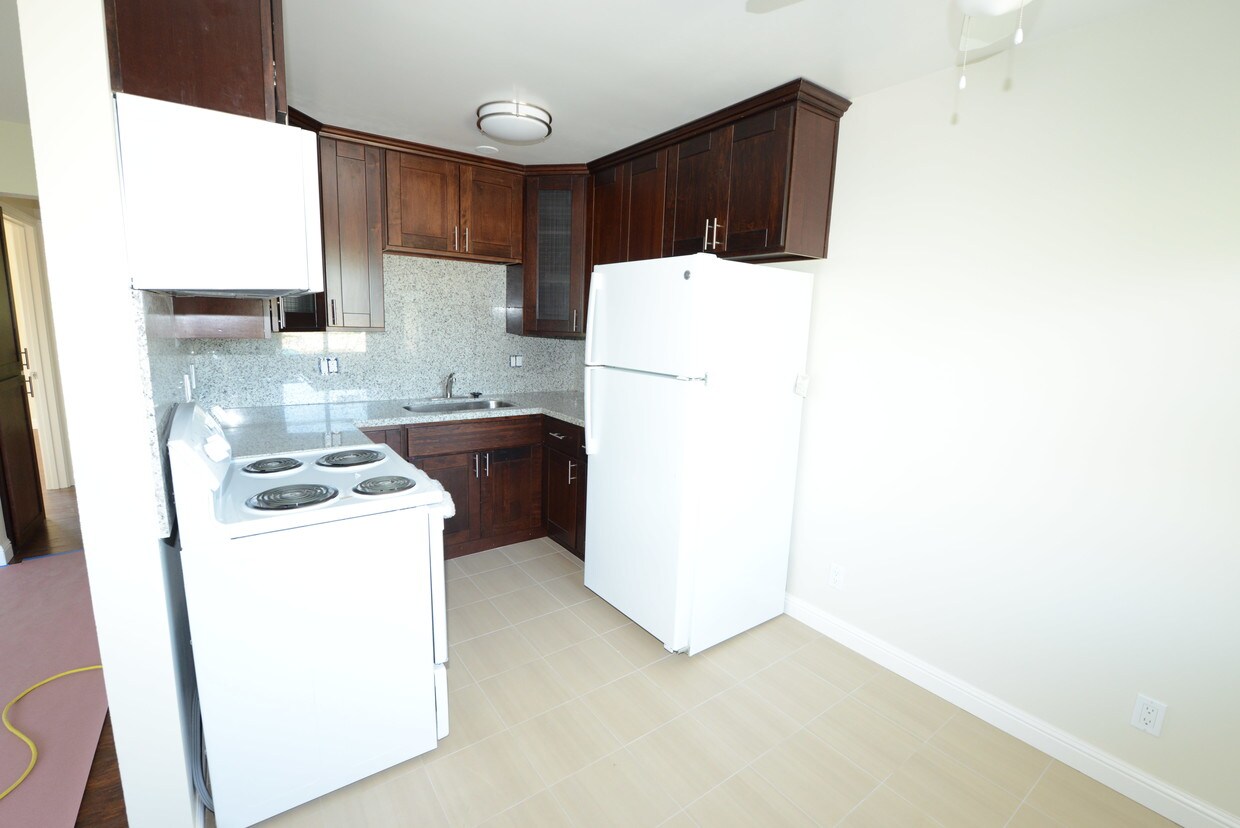 Primary Photo - 21303 Oak St