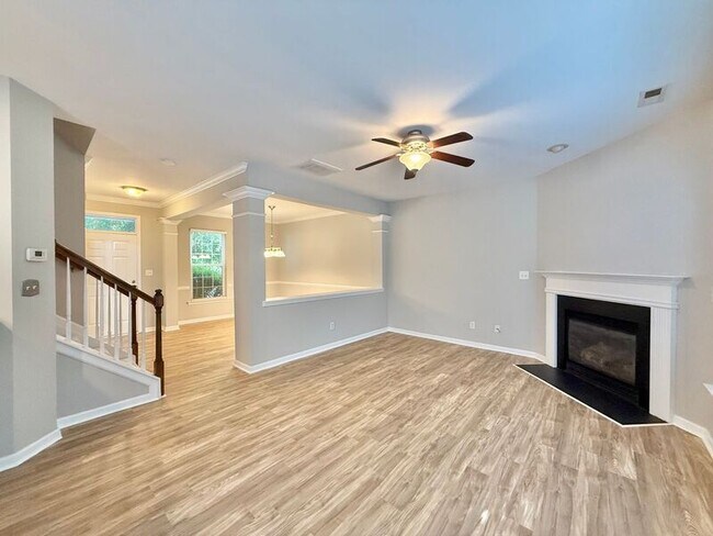 Foto del edificio - 2113 Trefoil Ln