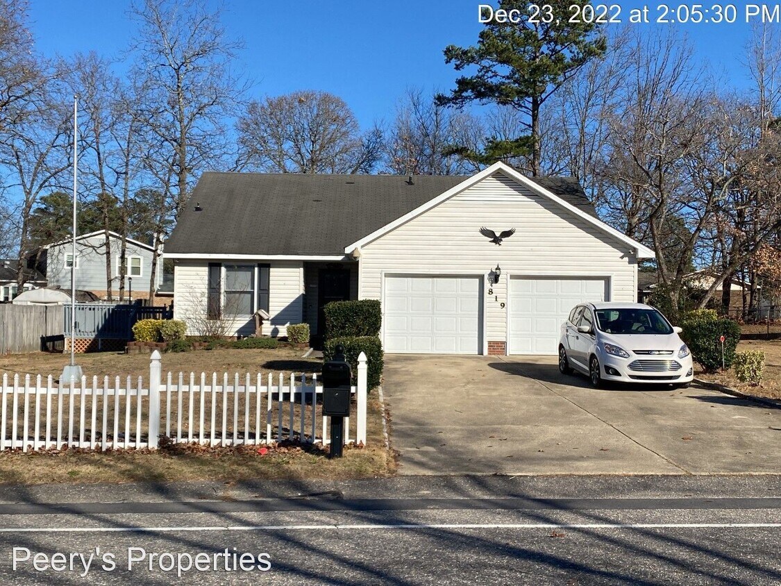 Primary Photo - 3 br, 2 bath House - 819 Rim Road