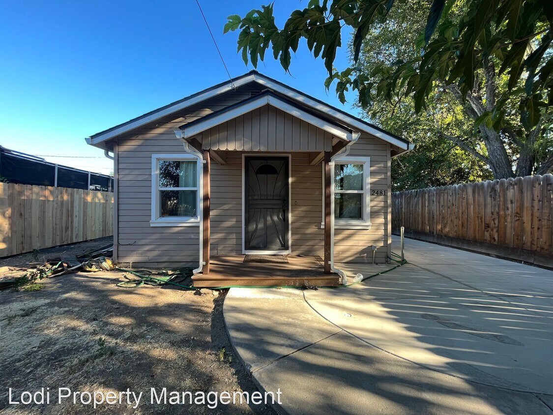 3 br, 1 bath House 2481 E Harding Way House for Rent in Stockton