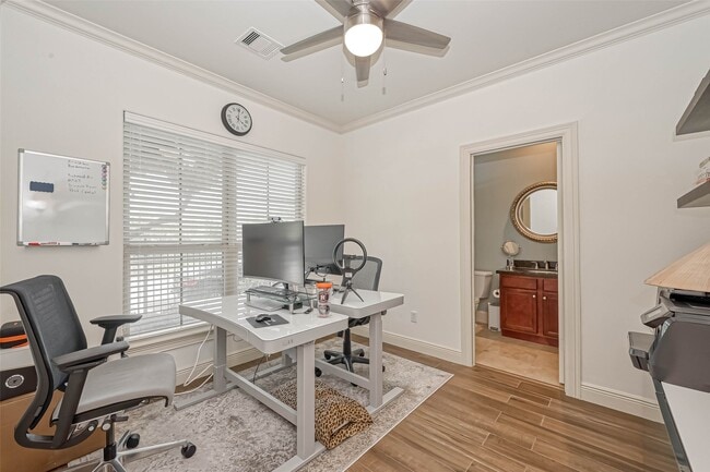 Foto del edificio - 1610 Ennis St