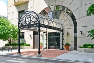 Building Photo - 70 W Huron St