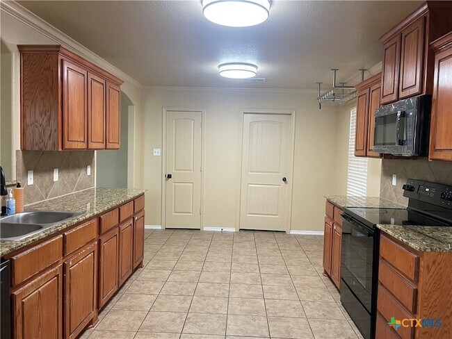 Building Photo - 2804 Hector Dr