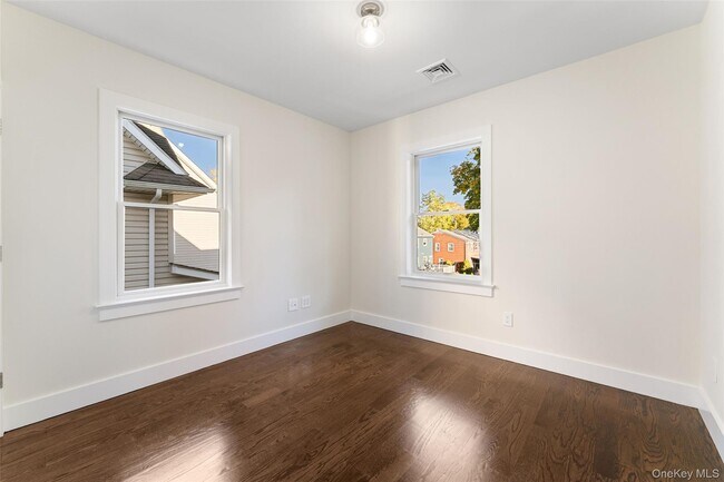 Building Photo - 15 Lincoln Ave