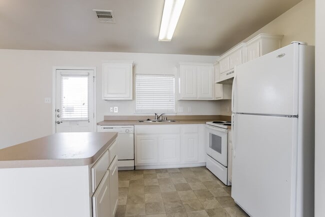 Building Photo - 4410 Thistle Pond Ct