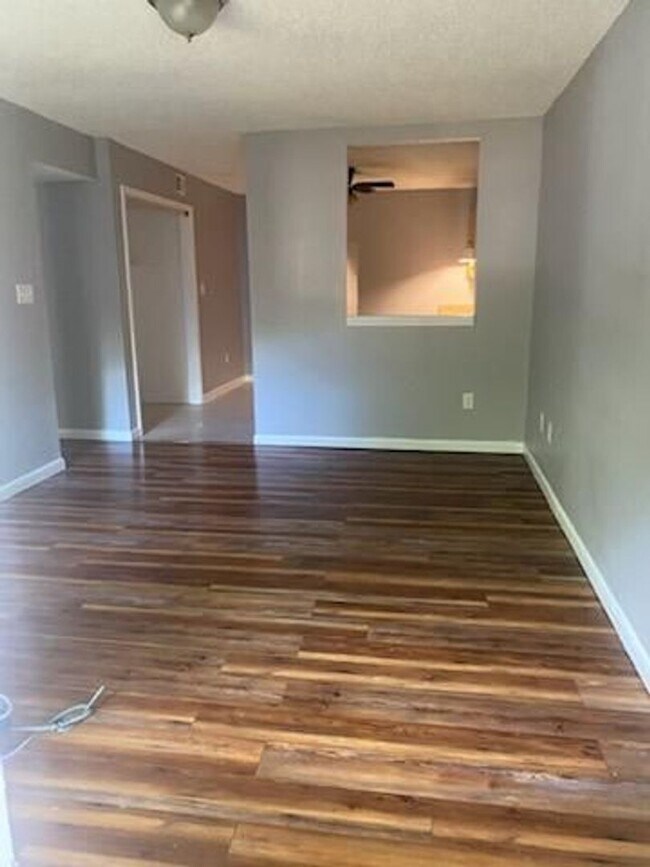 Foto del edificio - 2 bedroom 1 bath condo