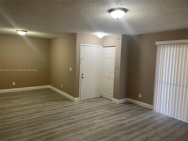 Foto del edificio - 8311 SW 5th St