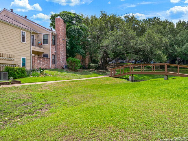Foto del edificio - 11610 Vance Jackson Rd