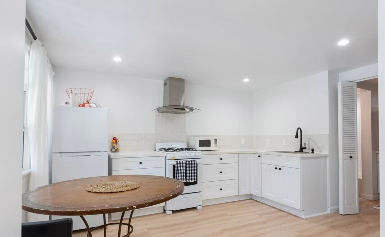Foto principal - 823 Glendale Blvd
