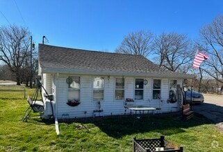 Building Photo - 3885 Roseville Rd