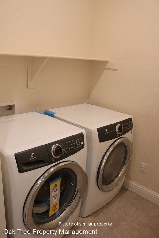 Foto del edificio - 3 br, 2 bath House - 6895 E. Fedora Avenue