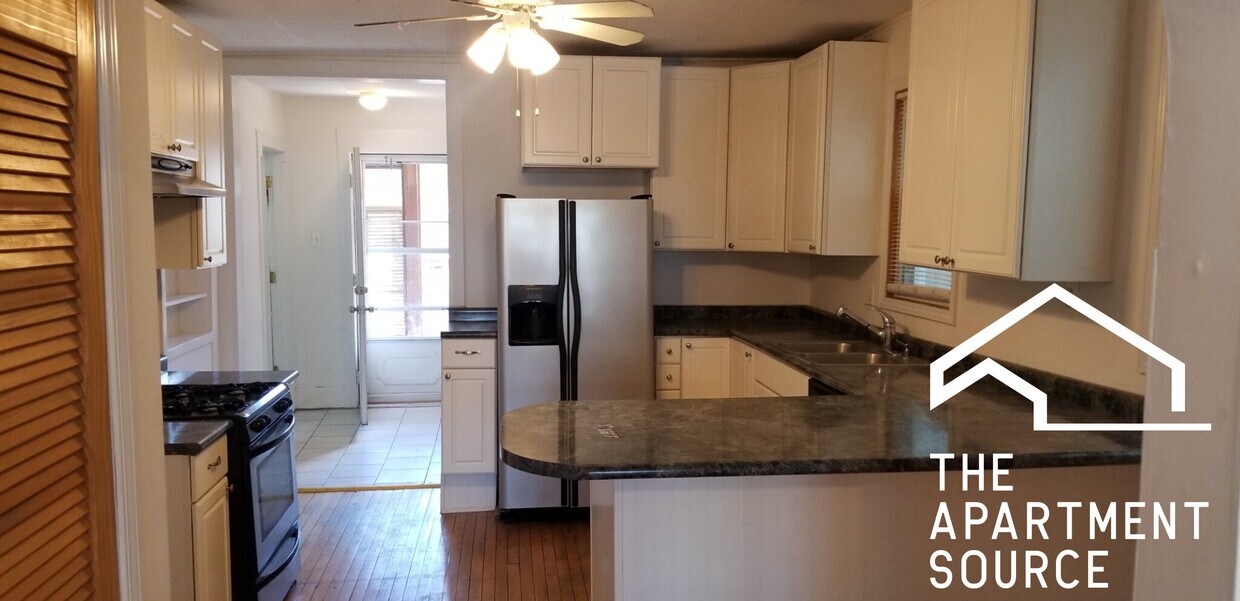 Primary Photo - 2437 W Moffat St