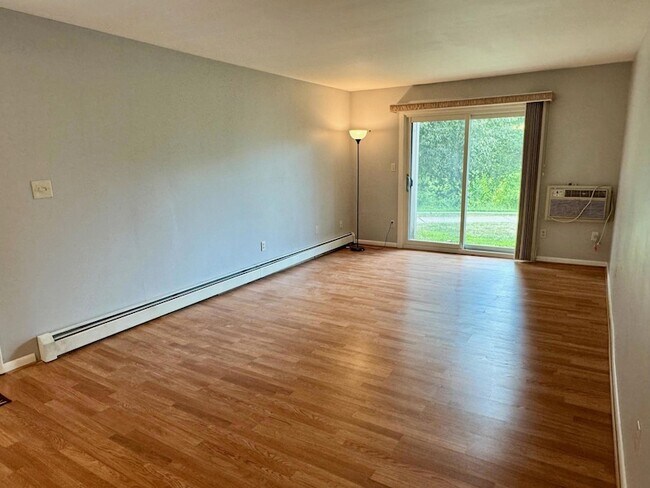 Foto del edificio - 390 Concord Ln