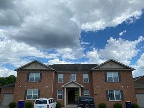 Building Photo - 560 Village Creek Dr