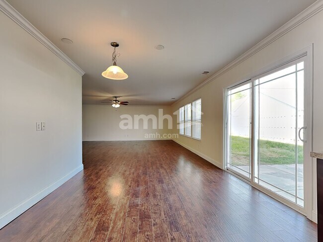 Foto del edificio - 126 Roseberry Cir