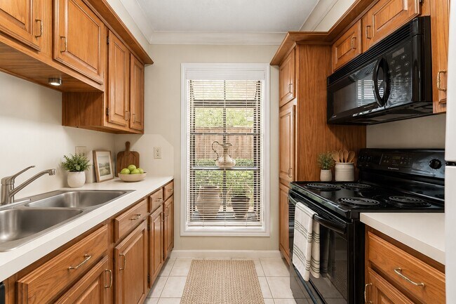 Building Photo - 1311 Antoine Dr