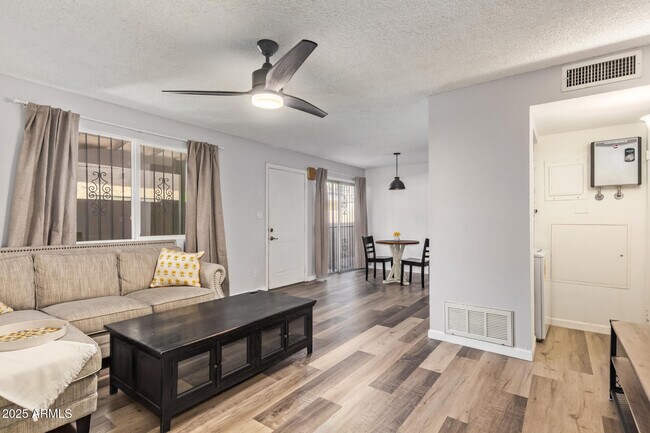 Foto del edificio - 8538 E Portland St