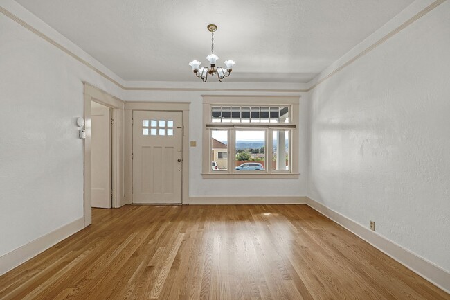 Building Photo - Classic 1910 Craftsman home