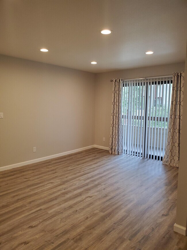 Building Photo - 18149 W Sundowner Way