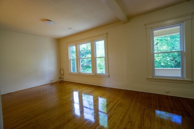 Building Photo - 725 Euclid Ave