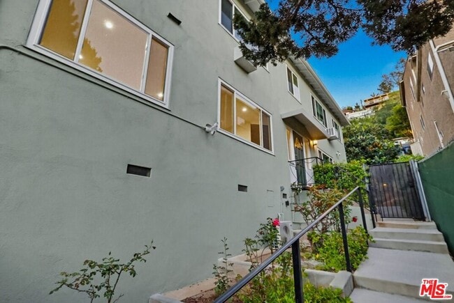 Foto del edificio - 1828 Silver Lake Blvd