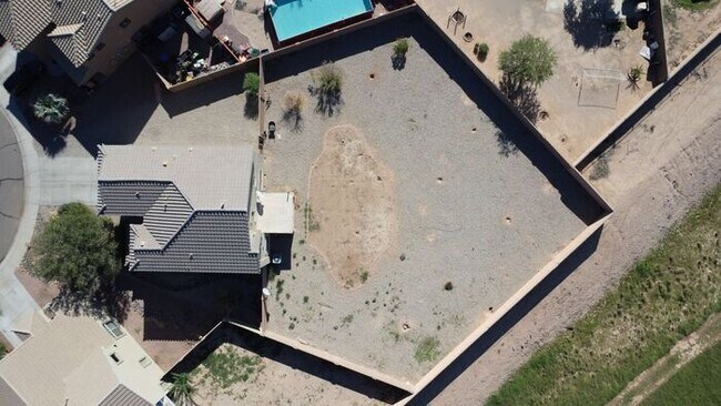 Foto del edificio - 4BR / 2.5BA Home with Expansive Lot – 2-Car Garage, Community Pools & Golf