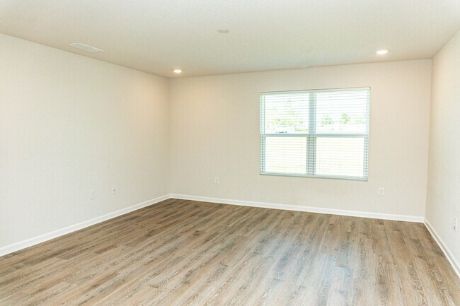 Building Photo - 202 Laurel Hl St