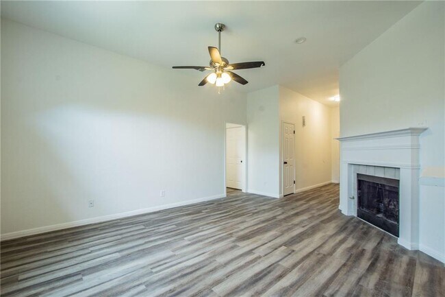 Foto del edificio - 1901 Holly Springs Dr