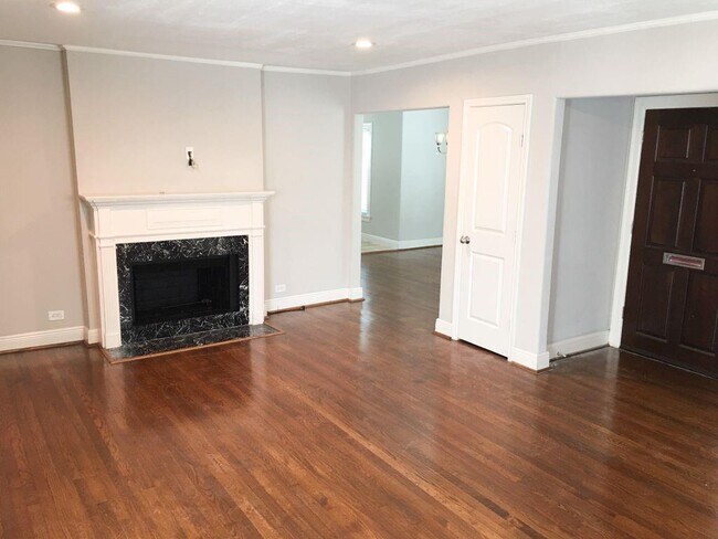 Building Photo - 2811 Quenby Ave