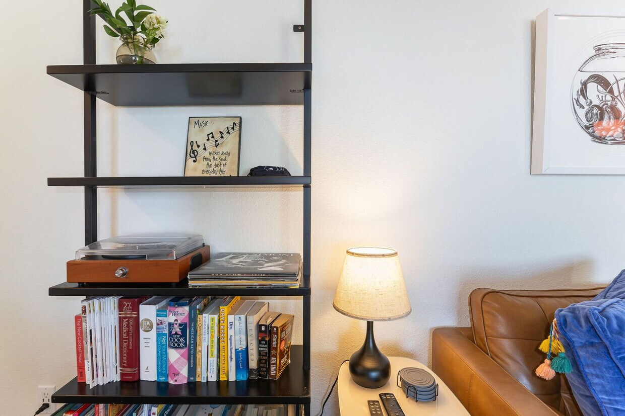 Foto principal - 9024 40th Ave SW