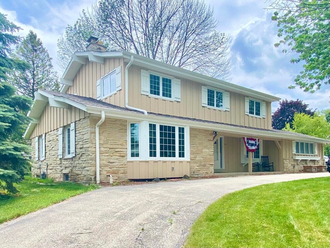 3431 W Colette Ct, Mequon, WI 53092 House Rental in Mequon, WI