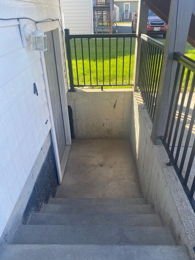 Primary Photo - 212 Quinella St