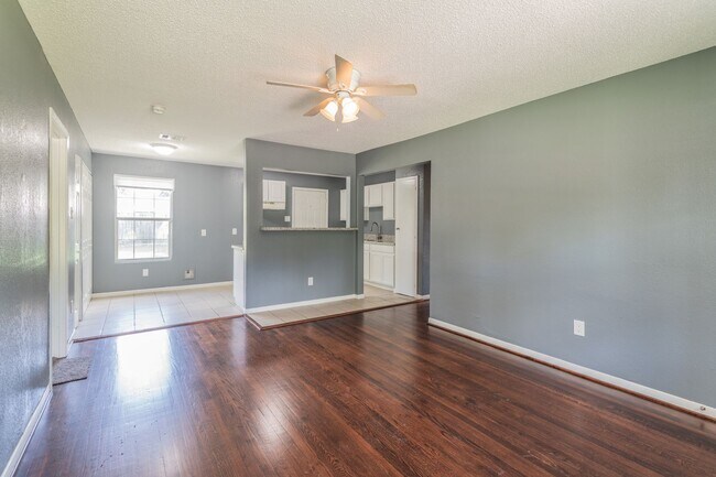 Foto del edificio - 5407 Thrush Dr