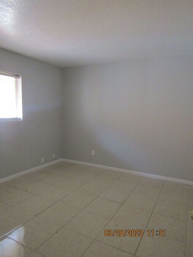 Foto del edificio - 2 bed 1 bath Unit in Hacienda Royale Commu...