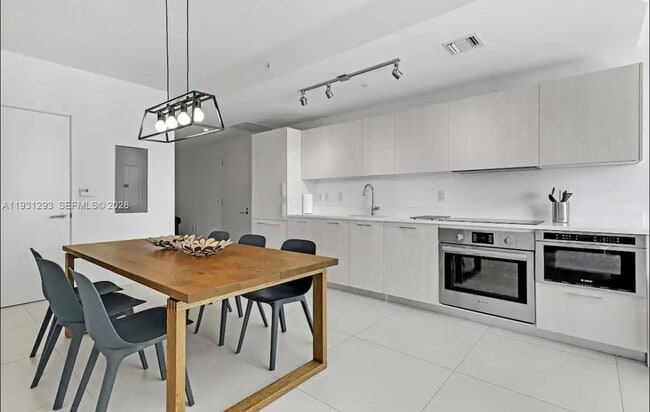 Foto del edificio - 501 NE 31st St