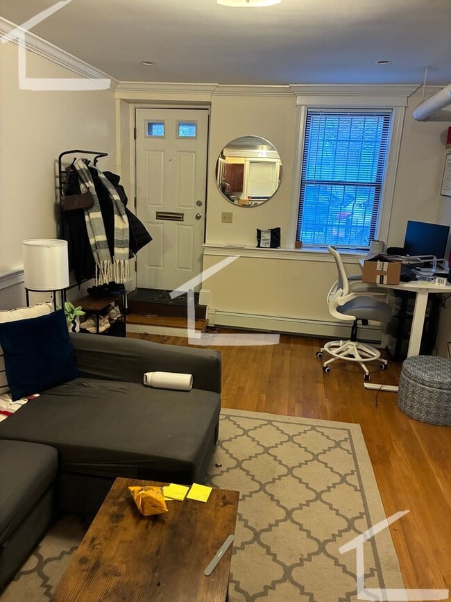 Photo - Nicely renovated 1 bed unit  near the Green Line House